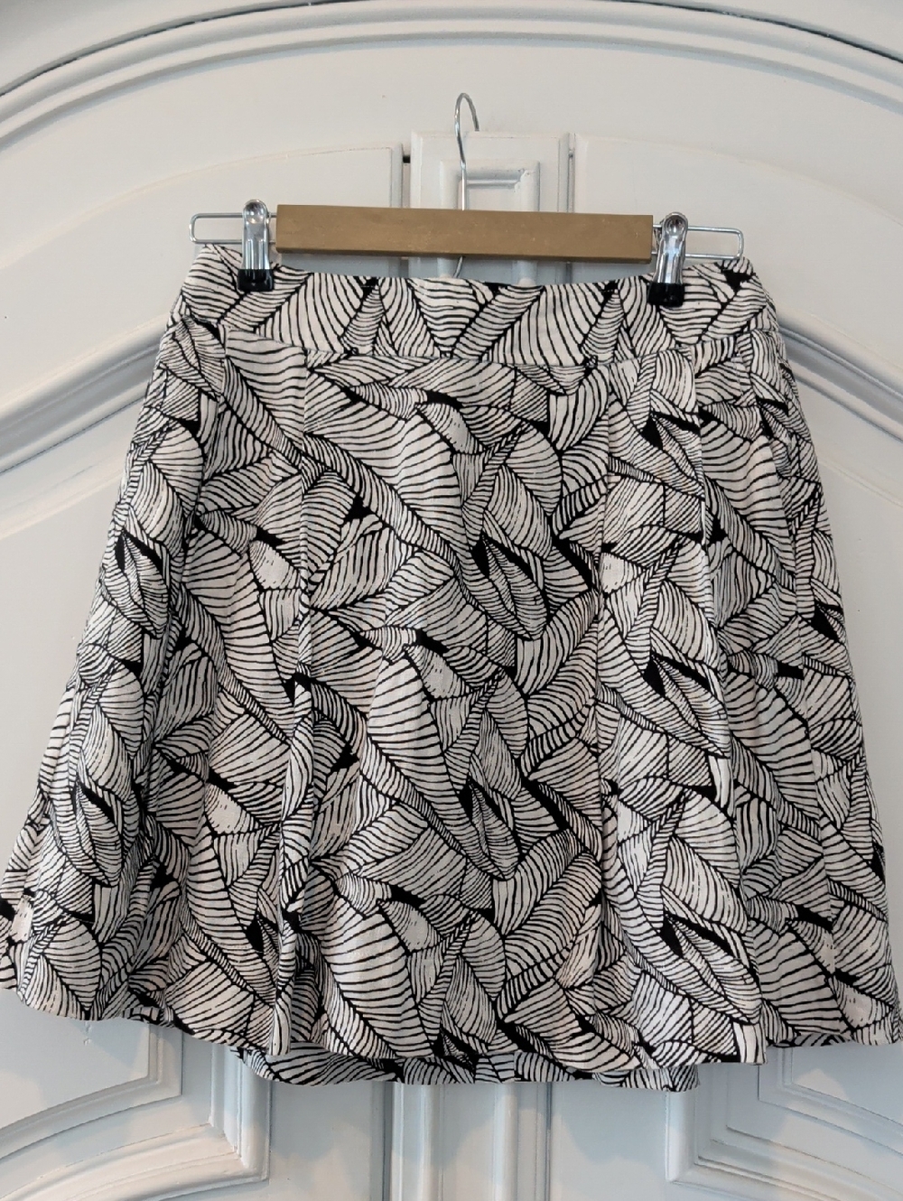 LOFT Black & White Leaf-Print Skater Skirt